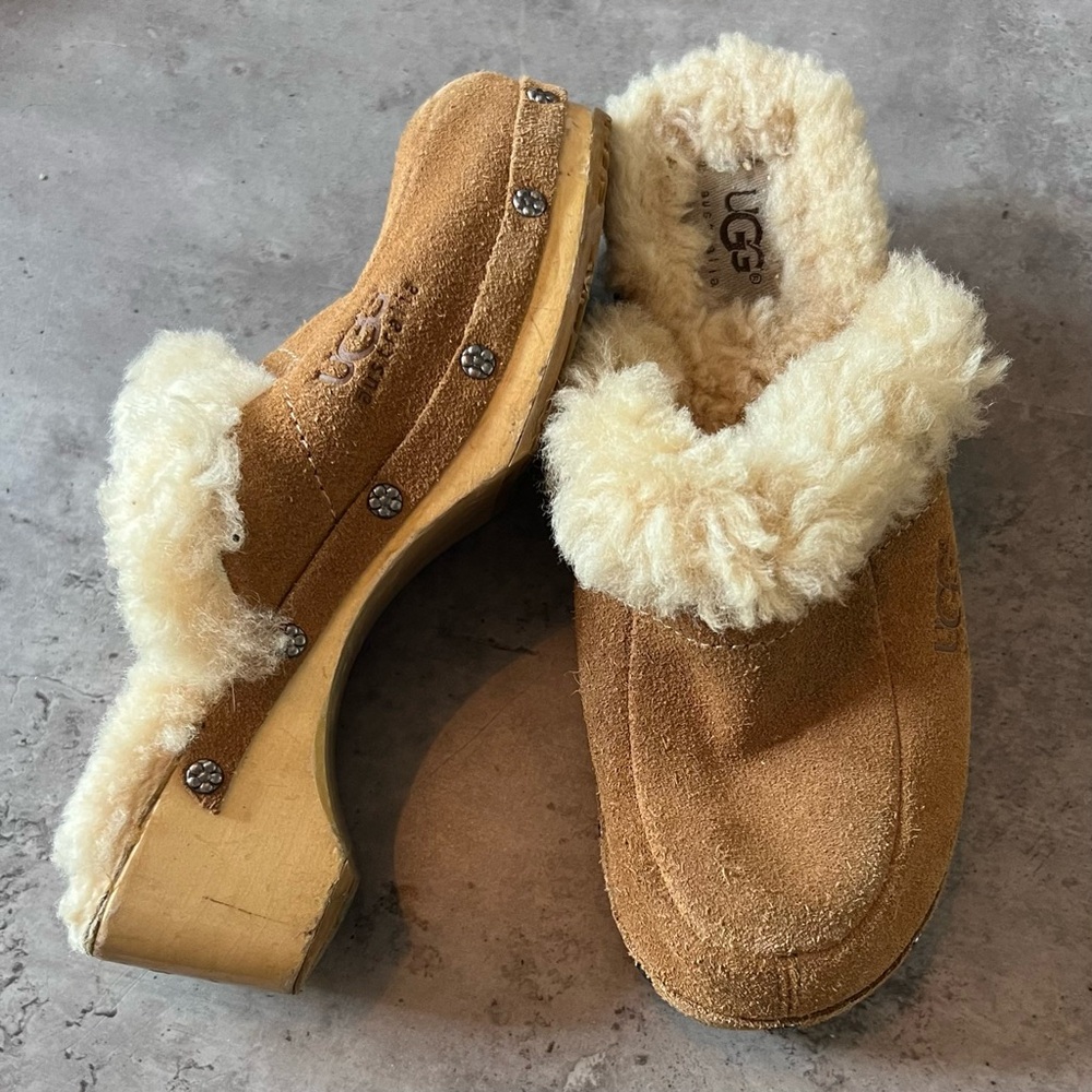 UGG Australia Kalie Size 2 Camel Suede and Wood Clogs Mules